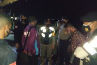 Kasat Pol PP Adeodatus Buang da Cunha tengah memberi edukasi kepada oknum PNS dan Kades yang terjaring operasi yustisi, Jumat (9/7) (foto: istimewa)