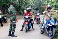 Penegakkan disiplin protokol kesehatan di Kecamatan Doreng, Jumat (16/7) (foto: istimewa)