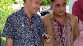 Andreas Hugo Pareira dalam eebuah kesempatan bersama Eliazer Yentji Sunur (foto: istimewa)