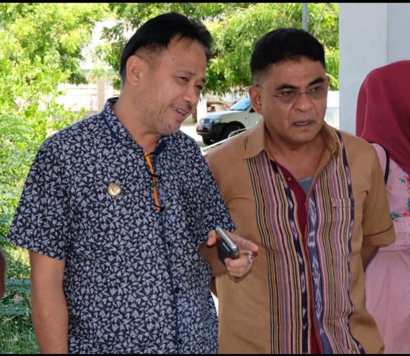 Andreas Hugo Pareira dalam eebuah kesempatan bersama Eliazer Yentji Sunur (foto: istimewa)