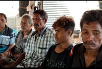 Nelayan yang selamat setelah kapal tenggelam di Tanjung Watu Manuk, Selasa (20/7)