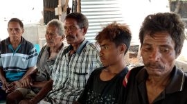 Nelayan yang selamat setelah kapal tenggelam di Tanjung Watu Manuk, Selasa (20/7)