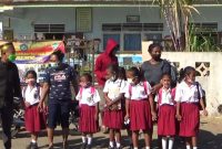 Sejumlah pelajar terpaksa dipulangkan setelah pembatalan KBM Tatap Muka Terbatas, Senin (26/7) (foto: istimewa)