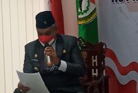 Bupati Sikka Fransiskus Roberto Diogo menyampaikan keterangan pers, Senin (16/8)