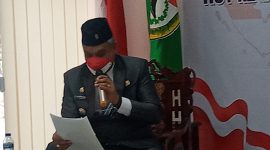 Bupati Sikka Fransiskus Roberto Diogo menyampaikan keterangan pers, Senin (16/8)