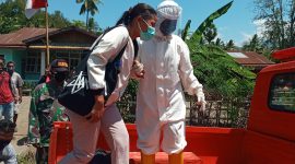 Proses evakuasi isoman ke lokasi karantina terpusat, Kamis (19/8)