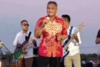 Bupati Sikka pada acara di Pulau Semau, Jumat (27/8) (foto: istimewa)
