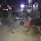 Tim Gabungan menghukum push-up warga yang beraktifitas malam tanpa mengenakan masker, Sabtu (7/8) malam (foto: istimewa)