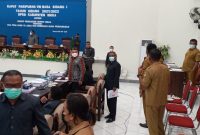 Suasana rapat paripurna saat terjadi gempa di Maumere, Senin (6/9)
