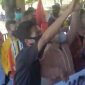 Aktifis GMNI Sikka protes pernyataan Wakil Ketua DPRD Sikka, Kamis (8/9)  (foto: istimewa)