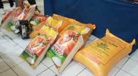 Beberapa.karung beras yang diduga bermasalah, hasil sitaan Tim Polda NTT