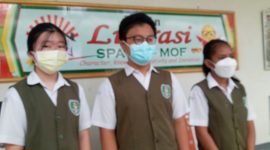 Pelajar SMPK Frater yang lolos tingkat propinsi, dari kiri ke kanan Jocelyn Jeanny Jepira, Aaron Evander Kurniawan dan Sixtia Amelia Mekeng