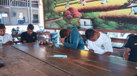 Lima terduga pelaku sedang berada Mapolres Sikka, Rabu (29/9)