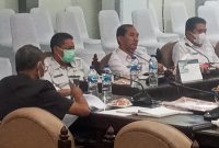 Sekda Sikka Adrianus Firminus Parera saat rapat anggaran bersama Banggar membahas PPAS Tahun 2022, Rabu (29/9)