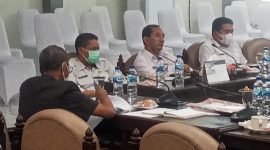 Sekda Sikka Adrianus Firminus Parera saat rapat anggaran bersama Banggar membahas PPAS Tahun 2022, Rabu (29/9)