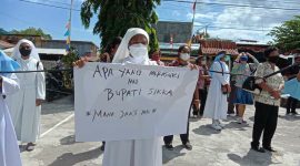 Sebuah poster yang menyindir kebijakan pemerintah