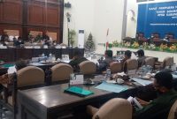 Suasana rapat paripurna penetapan PPAS Tahun 2022, Selasa (5/10) malam