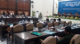 Suasana rapat paripurna penetapan PPAS Tahun 2022, Selasa (5/10) malam