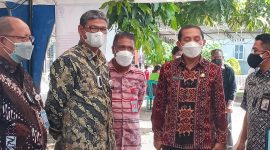 Deputi Bidang Sistem Informasi Kepegawaian BKN Suharmen memantau pelaksanaan CPNSD di Kabupaten Sikka, Selasa (12/10)