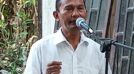 Calon Bupati Sikka Flori Mekeng sedang memberikan pandangan politis terkait upaya mensejahterakan masyarakat