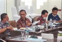 Sekda Sikka memimpin TAPD mengikuti rapat anggaran bersama Badan Anggaran DPRD Sikka, Selasa (26/10)