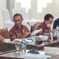 Sekda Sikka memimpin TAPD mengikuti rapat anggaran bersama Badan Anggaran DPRD Sikka, Selasa (26/10)