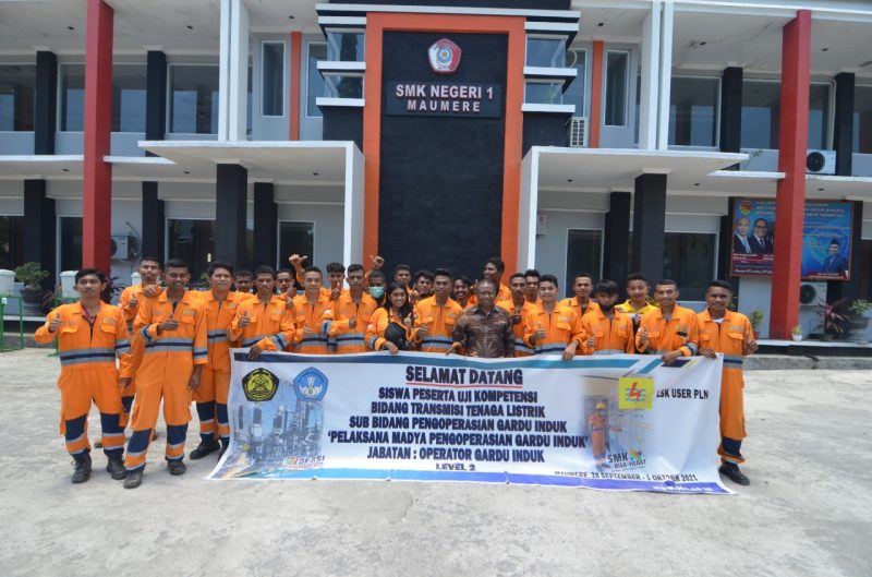 Para pelajar SMKN 1 Maumere yang lulus ujii kompetensi

