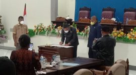 Bupati Sikka menandatangani nota kesepakatan PPAS Tahun 2022, Selasa (5/10) malam