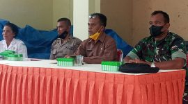 Sekretaris BPBD Sikka Paskalis Paseli membuka rapat koordinasi FPPB Sikka di Aula BPBD Sikka, Selasa (21/12)