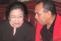 Frans Leburaya dalam sebuah kesempatan bersama Megawati Soekarnoputri