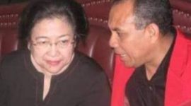 Frans Leburaya dalam sebuah kesempatan bersama Megawati Soekarnoputri