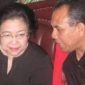 Frans Leburaya dalam sebuah kesempatan bersama Megawati Soekarnoputri