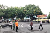 Suasana Apel Gelar Pasukan Operasi Lilin 2021 di Mapolres Sikka, Kamis (23/12)