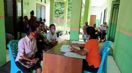 Suasana vaksinasi di Puskesmas Hewokloang, Selasa (28/12)(foto: istimewa)