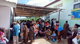 Warga antusias mengikuti vaksinasi di Puskesmas Hewokloang, Selasa (28/12) (foto: istimewa)