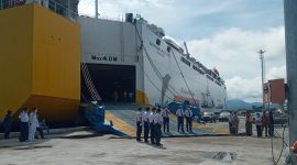 Persiapan acara penyambutan pelayaran perdana KM Dharma Rukcitra VII di Pelabuhan Laurens Say Maumere, Senin (10/1)