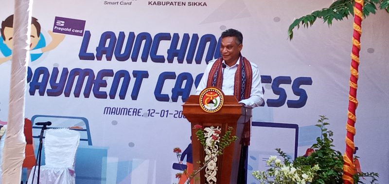 Bupati Sikka meresmikan pemanfaatan payment cashless di Pasar Alok, Rabu (12/1)
