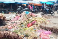 Penampakan sampah pada salah satu titik di Pasar Alok, Rabu (12/1)