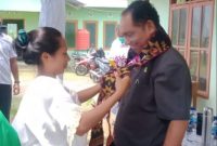 Ketua Partai NasDem Sikka Romanus Woga saat berkunjung di Desa Lenandareta Kecamatan Paga, Rabu (12/1) 