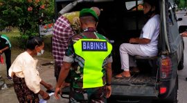 Mobilisasi warga dan lansia di Desa Watugong untuk mengikuti vaksinasi, Sabtu (15/1)