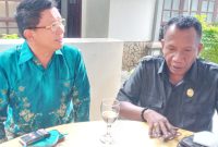 Ketua DPRD Sikka Donatus David (kanan) bersama Frangky Tanimena