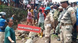 Seorang warga adat protes penanaman pilar di Dusun Lodong, lokasi HGU Nangahale, Selasa (18/1)