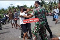 Aksi kekerasan yang dilakukan oknum TNI-AD terhadap seorang warga adat, Selasa (18/1)