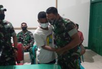 Pelaku dan korban saling berpelukan dan memaafkan dalam proses perdamaian, Selasa (18/1) 