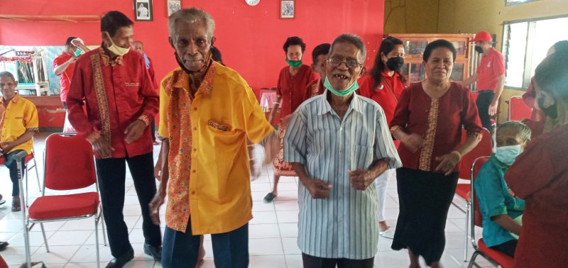 Beberapa lansia di Panti Jompo Paduwau saat kunjungan PKP Sikka ke tempat itu, Senin (24/1)