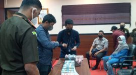 Penampakan perempuan misterius di Kantor Kejaksaan Negeri Sikka, Kamis (27/1)