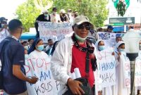 John Bala, aktifis HAM, dalam sebuah kesempatan aksi di Maumere