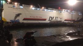 KM Dharma Rucitra VII bersandar di Pelabuhan Laurens Say, Senin (10/1)