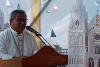Uskup Maumere Mgr Edwaldus Martinus Sedu membawakan sambutan pada acara peletakkan batu pertama pembangunan menara lonceng, Rabu (2/2) 