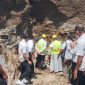 Suasana peletakkan batu pertama pembangunan menara lonceng di Gelora Samador da Cunha Maumere, Rabu (2/2)
